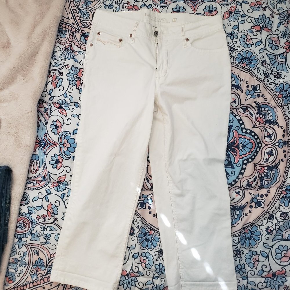 Faded Glory White Capris